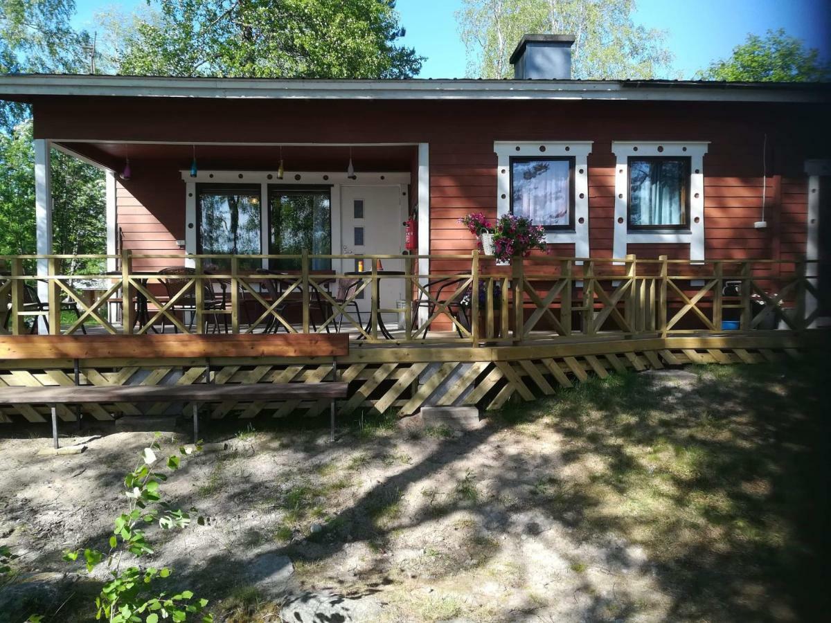 Pirttiniemen Lomakylae Hotel Muurasjarvi Exterior photo